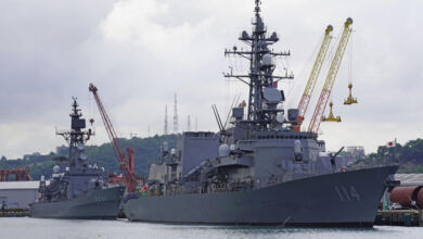 Japanische Zerstörer laufen im kambodschanischen Hafen an