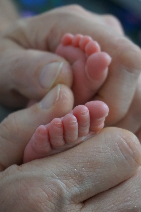 Ihr müsst euren Kindern einen gesunden Medienkonsum vorleben, sagen Experten.