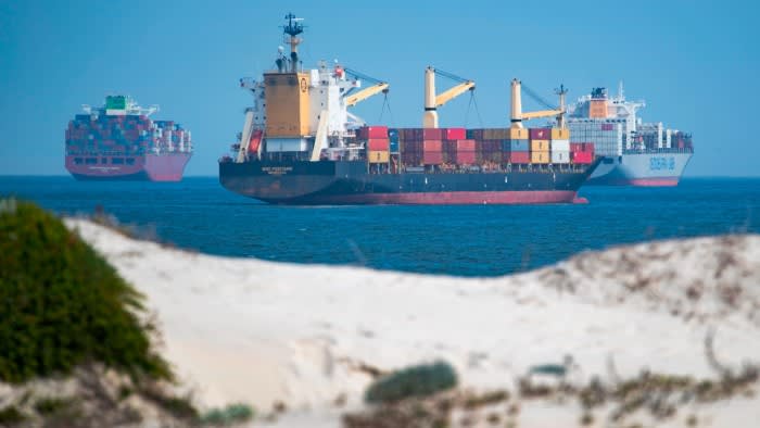 Schiffe, die vom Roten Meer umgeleitet werden, pumpen mehr Emissionen aus, um schneller zu werden