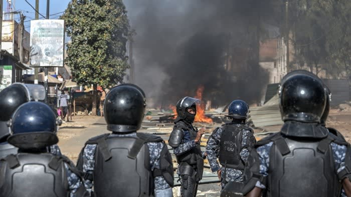 Senegal gerät durch „schockierende“ Verfassungskrise in Aufruhr