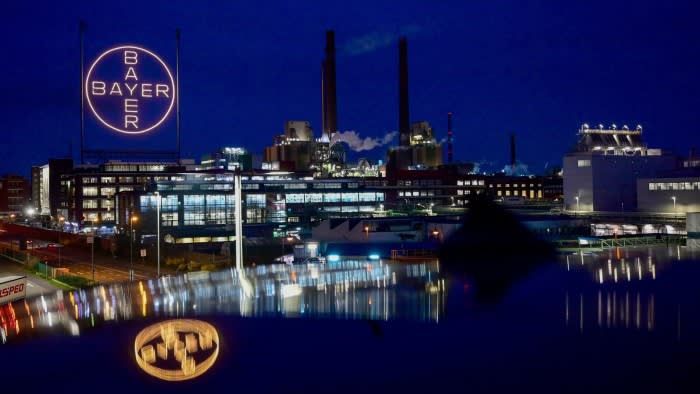 „Schwer gebrochen“ Bayer hält Pläne für eine Trennung zurück