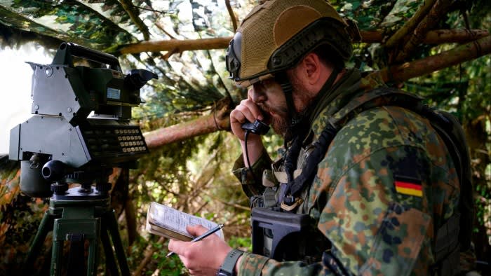 Das deutsche Militär faxt immer noch Dokumente und kann keine Verbündeten per Funk erreichen, warnt ein Beamter