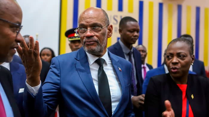 Der Aufenthaltsort des haitianischen Premierministers ist unbekannt, während das Chaos versinkt