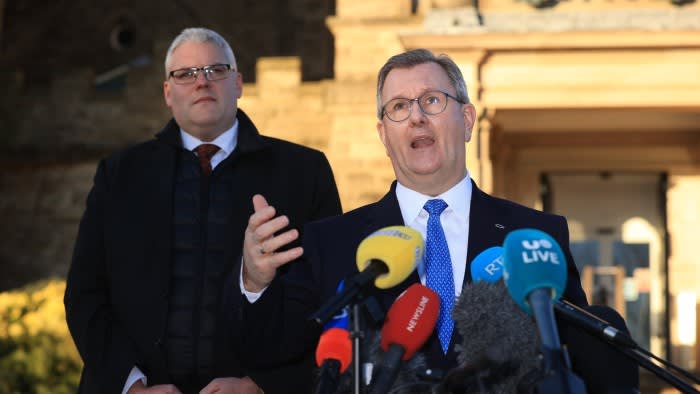 Donaldsons Rücktritt vertieft die Spaltung unter Nordirlands Gewerkschaftern