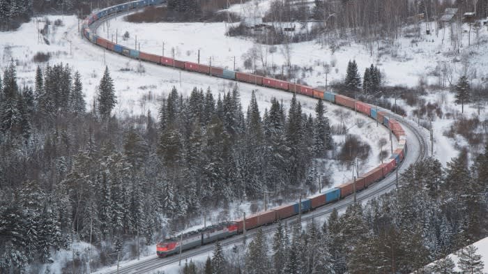 Russlands Eisenbahn profitiert von der Nachfrage nach Gütertransporten nach Europa nach den Angriffen am Roten Meer