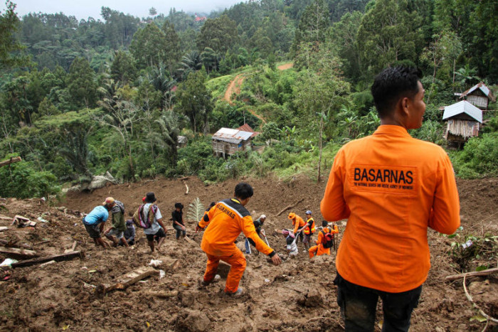 Bei Erdrutschen kommen auf der indonesischen Insel Sulawesi 18 Menschen ums Leben, zwei werden vermisst