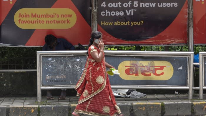 Die Indien-Tochter von Vodafone wehrt den Zusammenbruch ab, nachdem sie eine Rekordsumme von 2,2 Milliarden US-Dollar gesammelt hat