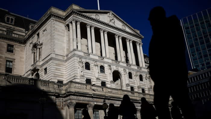 Die gespaltene Bank of England steht wegen der Forderung nach Zinssenkungen unter politischem Druck
