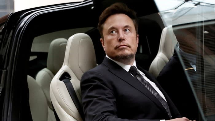 Elon Musk fliegt ein, um Chinas Ministerpräsidenten zu treffen, während Tesla gegen lokale Rivalen kämpft