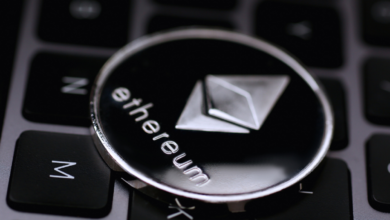 Ethereum Absturz um 25 %, Händler verringern ihr Engagement, da die Hoffnungen auf Spot-ETFs nachlassen