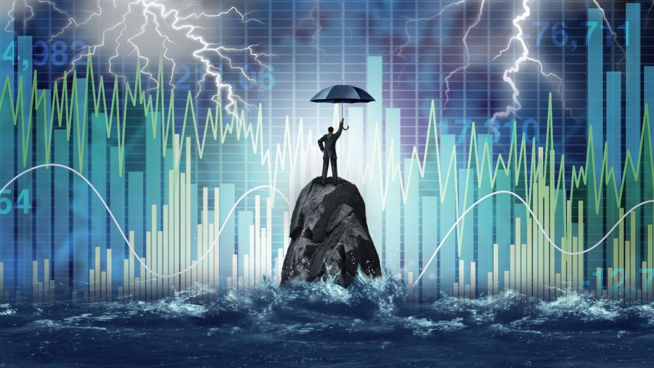 Massive BTC Market Turbulence, Analyst Predicts $650K BTC Price, and More