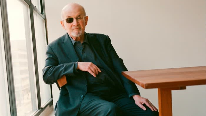 Salman Rushdies furchtlose Memoiren „Knife“ nutzen die Klinge seines Attentäters als „Abrechnung“