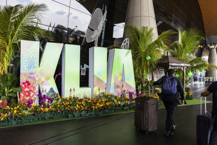 Schießerei am Flughafen erschüttert Malaysia, da der Verdächtige weiterhin auf freiem Fuß ist