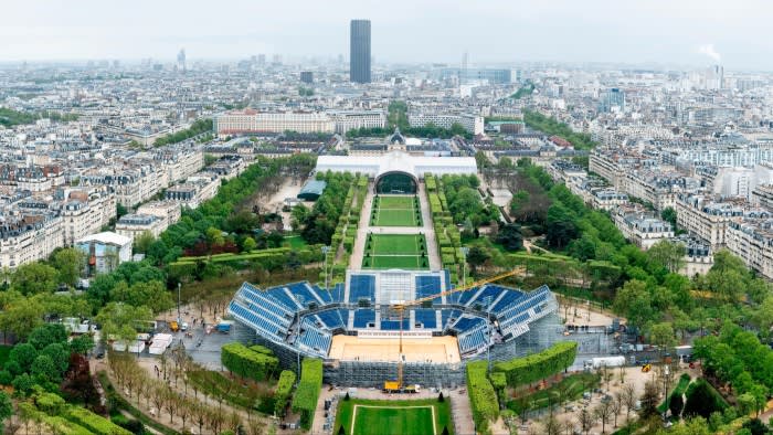 Volleyball am Eiffelturm: Paris beginnt mit dem olympischen Umbau