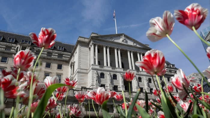 Die Bank of England kündigt eine Sommersenkung an, da sie die Zinsen bei 5,25 % belässt