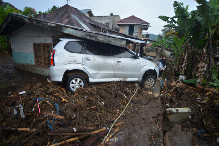 Die Zahl der Todesopfer bei Überschwemmungen in Indonesien steigt auf 67, 20 werden noch vermisst