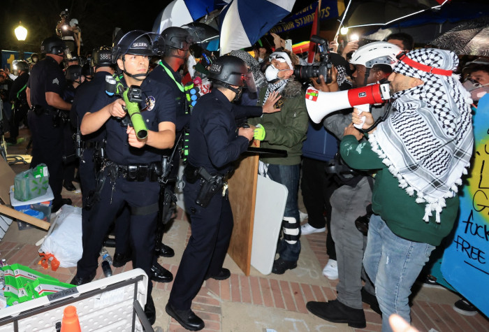 Die kalifornische Polizei hat das Protestcamp der UCLA ins Visier genommen