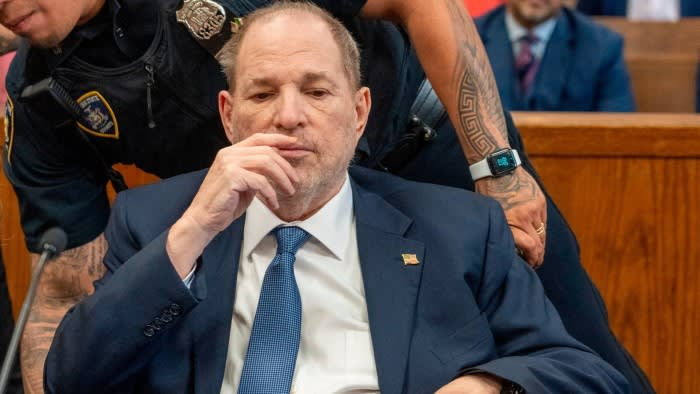 Harvey Weinstein wird erneut vor Gericht gestellt, nachdem das Urteil wegen Vergewaltigung aufgehoben wurde