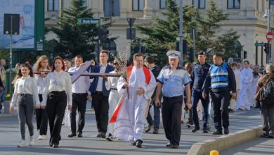 Polizist erschießt schwarze Soldaten in seiner Wohnung