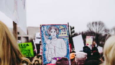 Zeichnung von Stormy Daniels bei ihrer Aussage gegen Donald Trump