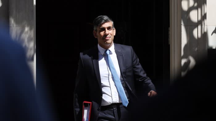 Rishi Sunak erklärt, Großbritannien stehe „am Scheideweg“, während er die Tories auf die Wahl vorbereitet