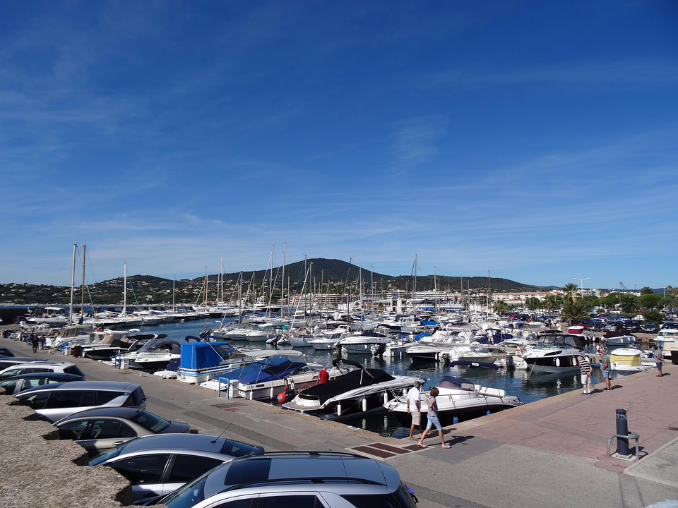 Maxine Waters kritisiert Trumps Einfluss auf Krypto-Entwicklungen