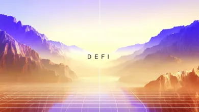 Blick auf Kryptowährungen: Grafiken, Bitcoin-Münzen und Diagramme, die das Wachstum von DeFi-Assets zeigen.